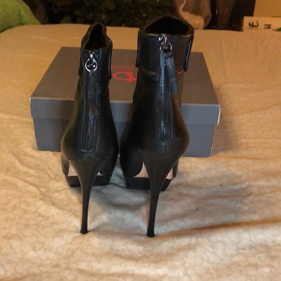 Fab L.A.M.B. Black leather booties - Picture 3 of 7